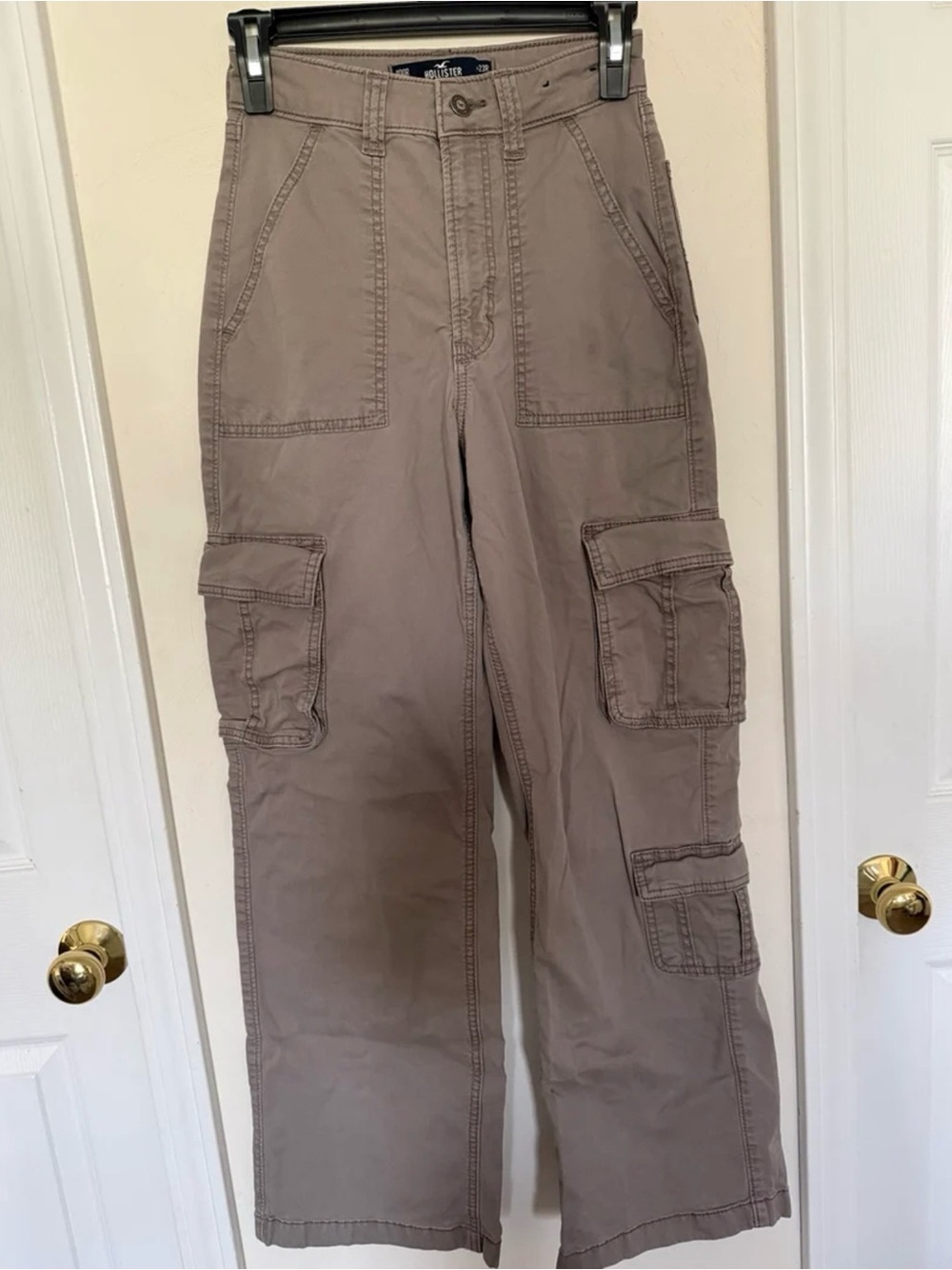 Hollister Women’s Cargo Pants - ultra high rise Baggy 000R / 23R